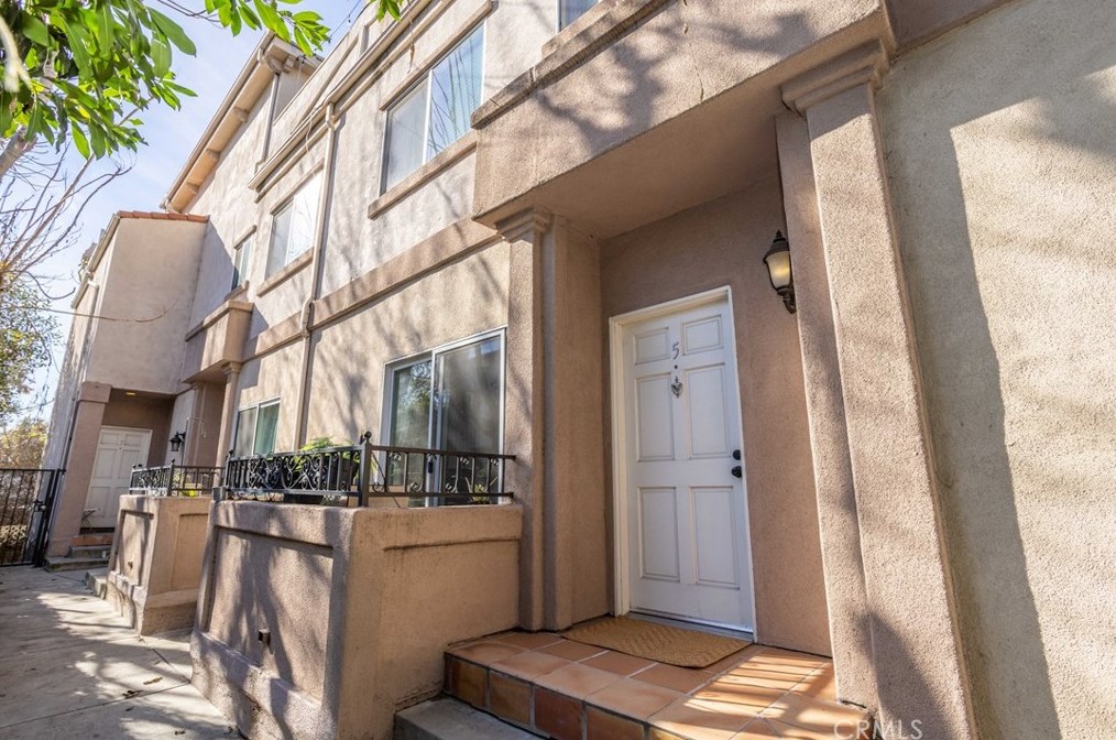 16420 Kittridge St #5, Van Nuys, CA 91406