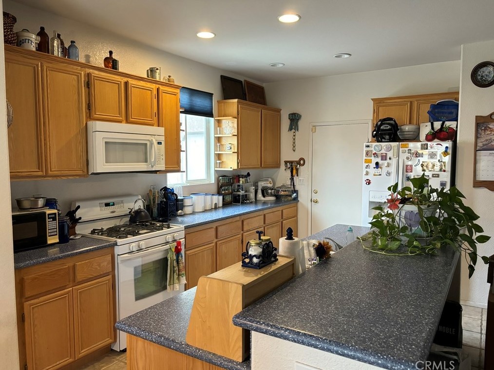 2031 Hart Ct, Lancaster, CA 93536-6714