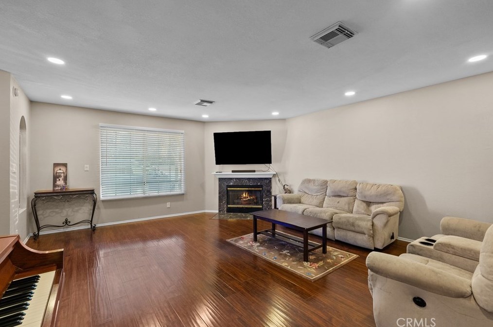 17730 Kingsbury St #9, San Fernando, CA 91344