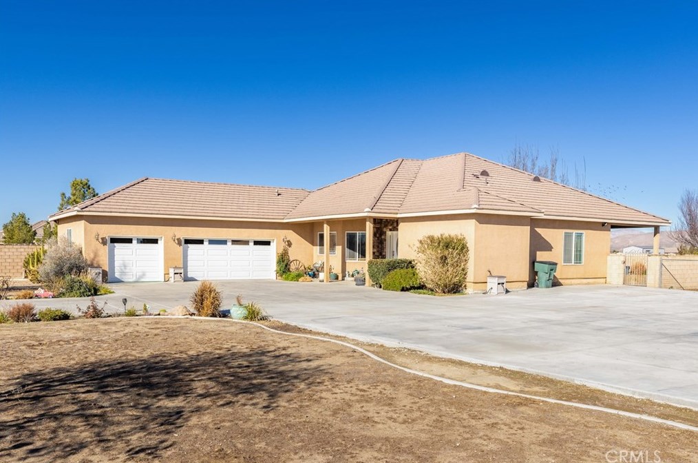 6755 Dogwood Ave, Tropico Village, CA 93560