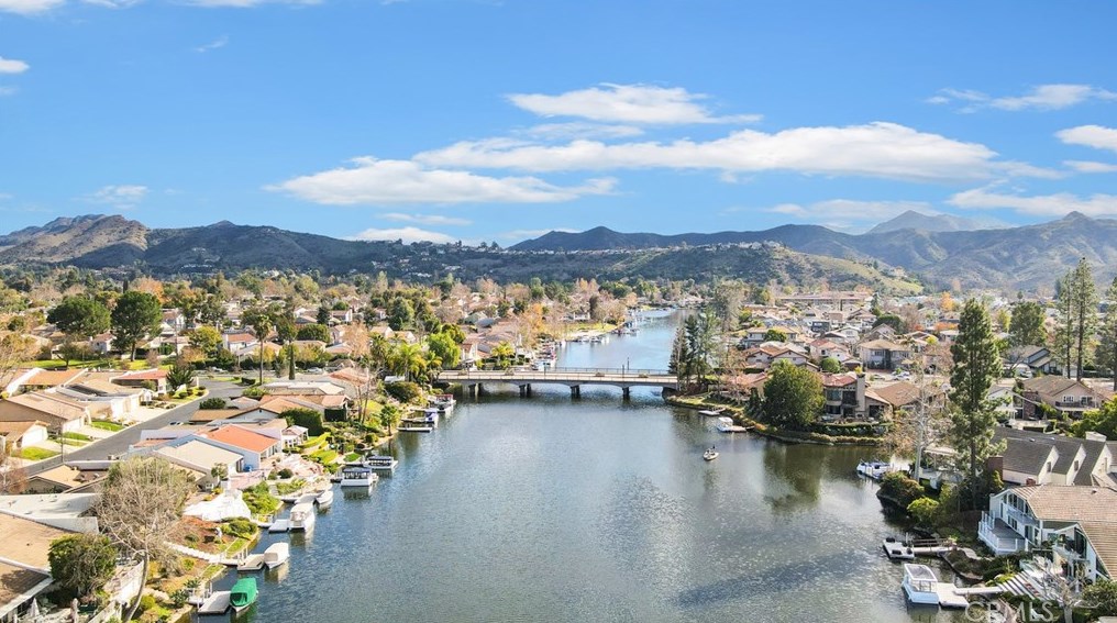 2739 Lakewood Pl, Thousand Oaks CA 91361-3310 exterior