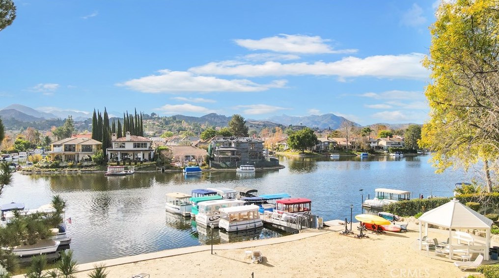 2739 Lakewood Pl, Thousand Oaks CA 91361-3310 exterior