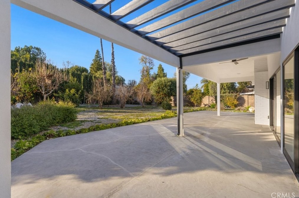 5301 Crebs Ave, Los Angeles CA  91356-4012 exterior