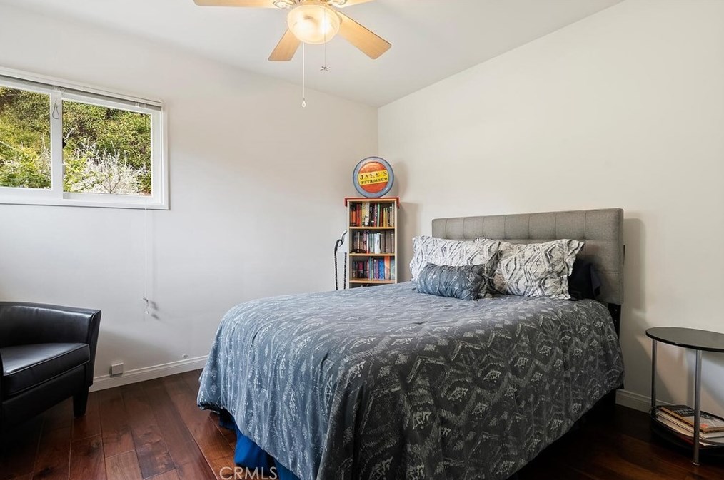 4080 Hayvenhurst Dr, Van Nuys CA  91436-3645 exterior