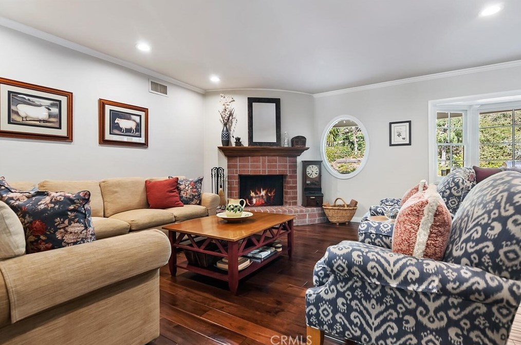 4080 Hayvenhurst Dr, Van Nuys CA  91436-3645 exterior