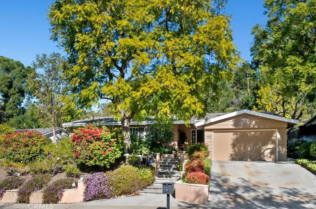 4080 Hayvenhurst Dr, Van Nuys, CA 91436-3645