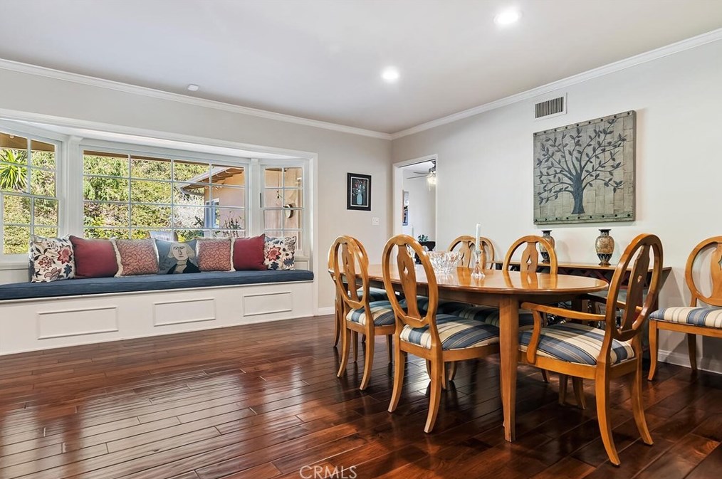 4080 Hayvenhurst Dr, Van Nuys CA  91436-3645 exterior