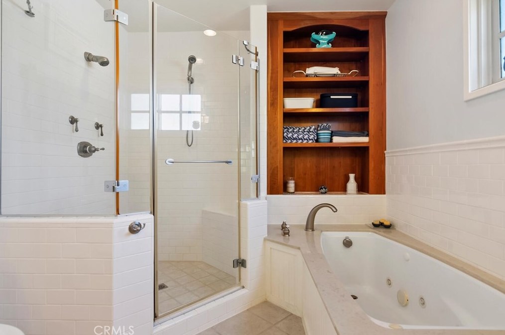 4080 Hayvenhurst Dr, Van Nuys CA  91436-3645 exterior