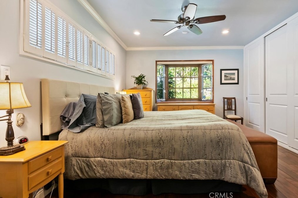 4080 Hayvenhurst Dr, Van Nuys CA  91436-3645 exterior