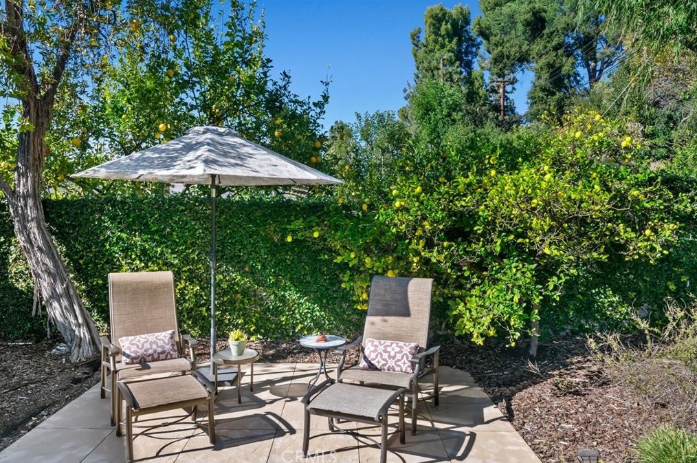 4080 Hayvenhurst Dr, Van Nuys CA  91436-3645 exterior