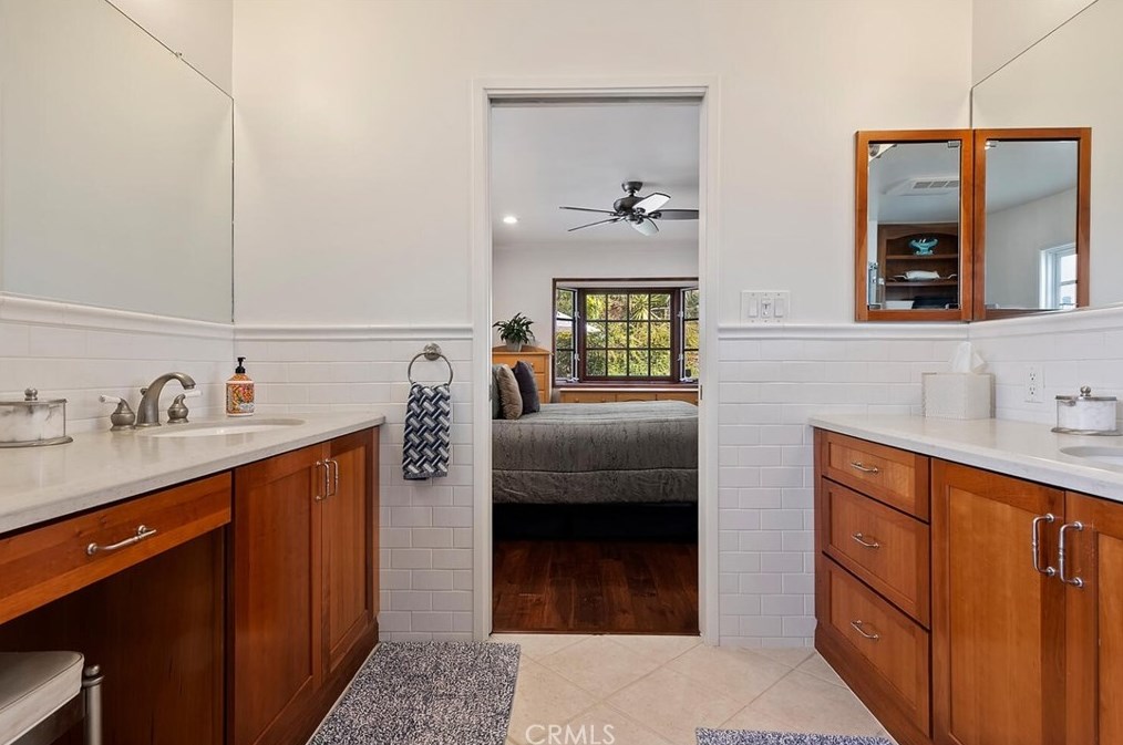 4080 Hayvenhurst Dr, Van Nuys CA  91436-3645 exterior