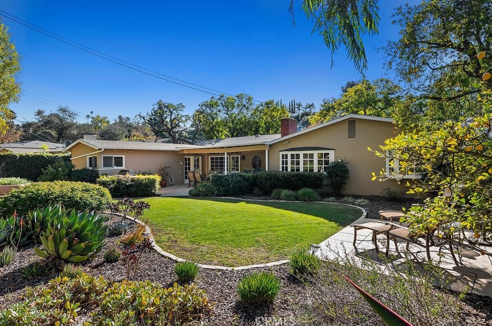 4080 Hayvenhurst Dr, Van Nuys CA  91436-3645 exterior