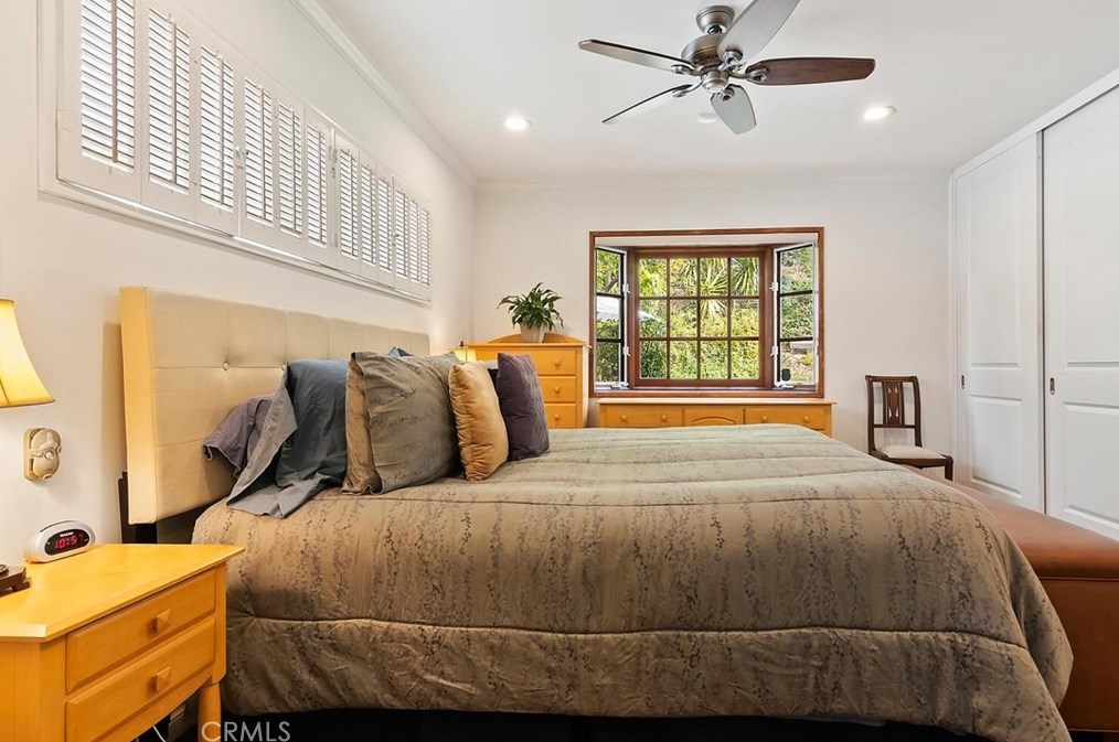 4080 Hayvenhurst Dr, Van Nuys CA  91436-3645 exterior