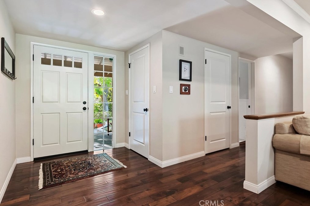 4080 Hayvenhurst Dr, Van Nuys CA  91436-3645 exterior