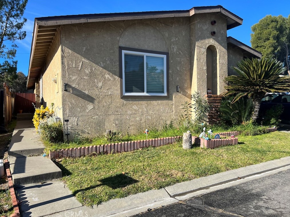 31921 Emerald Ln, Santa Clarita CA  91384-3102 exterior