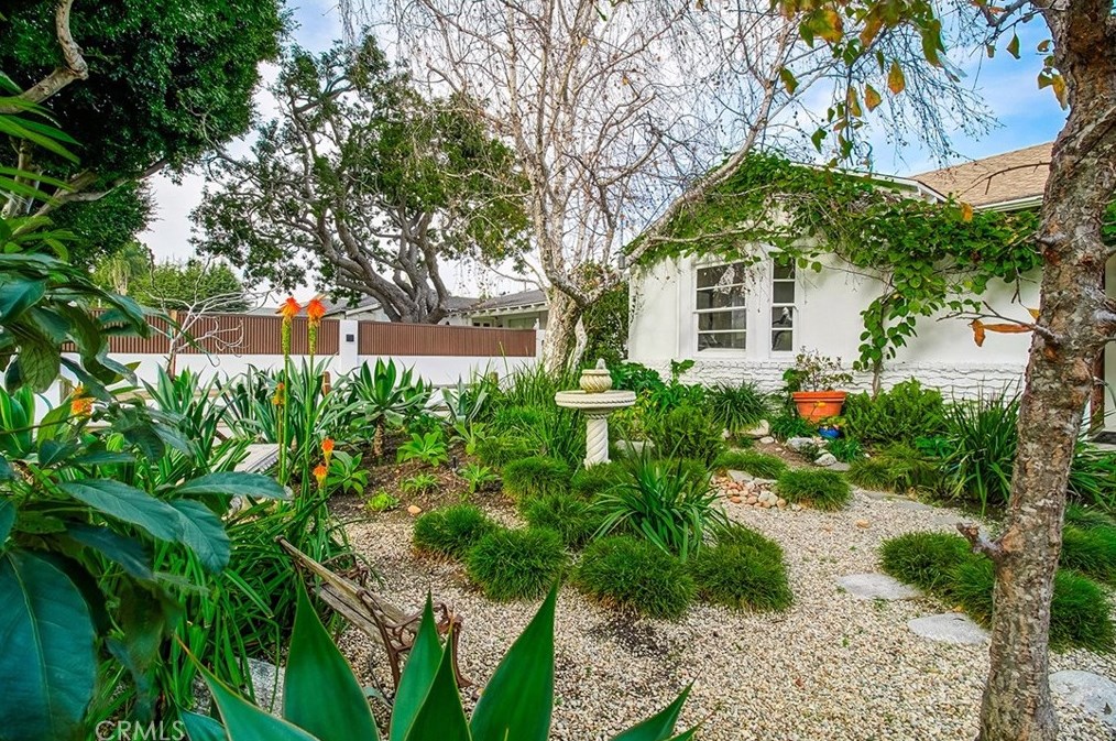 2564 Armacost Ave, Los Angeles CA  90064-2716 exterior