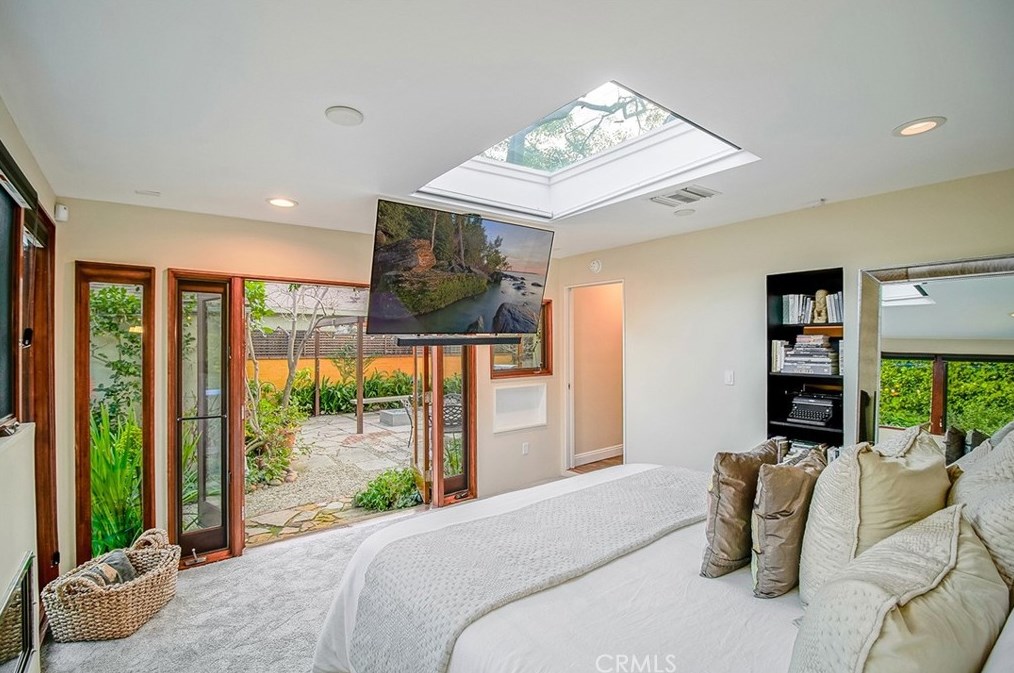 2564 Armacost Ave, Los Angeles CA  90064-2716 exterior