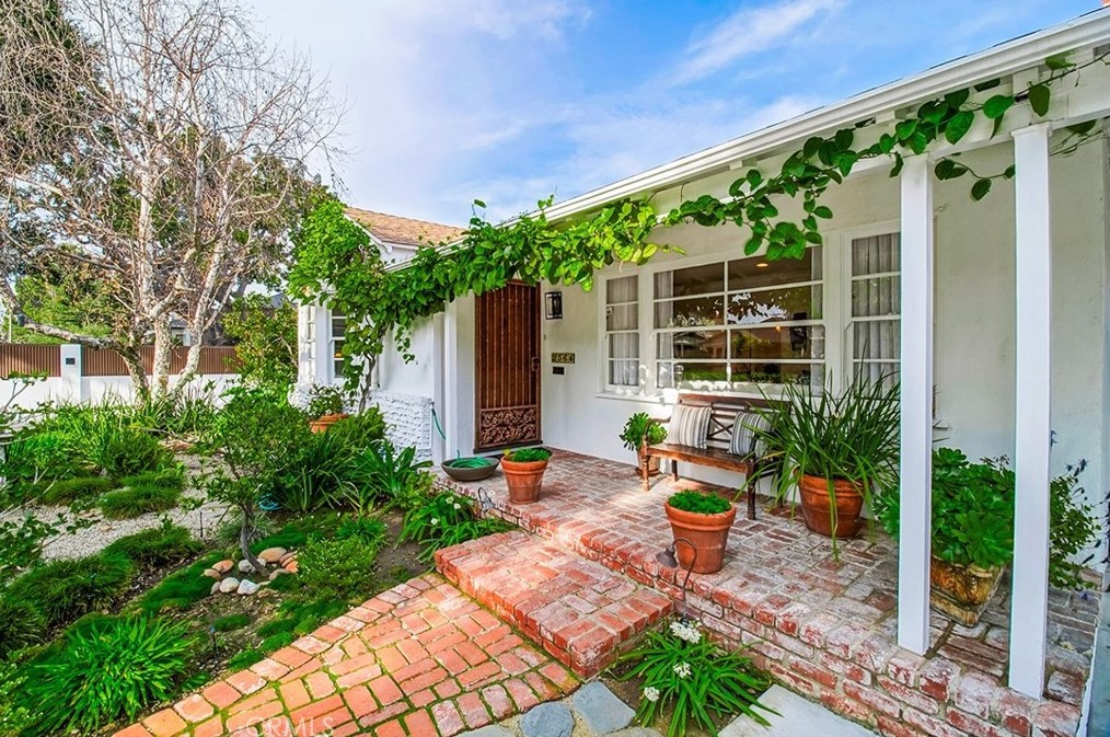 2564 Armacost Ave, Los Angeles CA  90064-2716 exterior