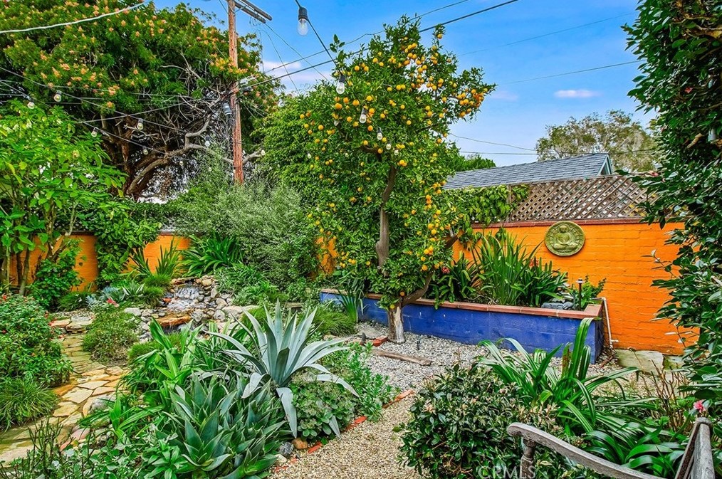 2564 Armacost Ave, Los Angeles CA  90064-2716 exterior
