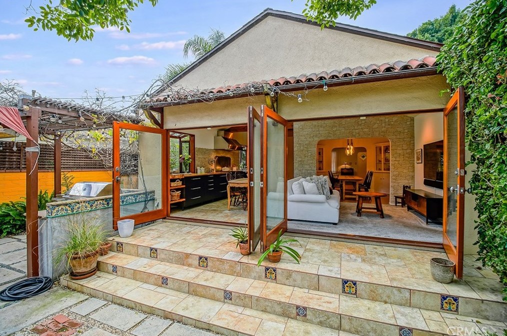 2564 Armacost Ave, Los Angeles CA  90064-2716 exterior
