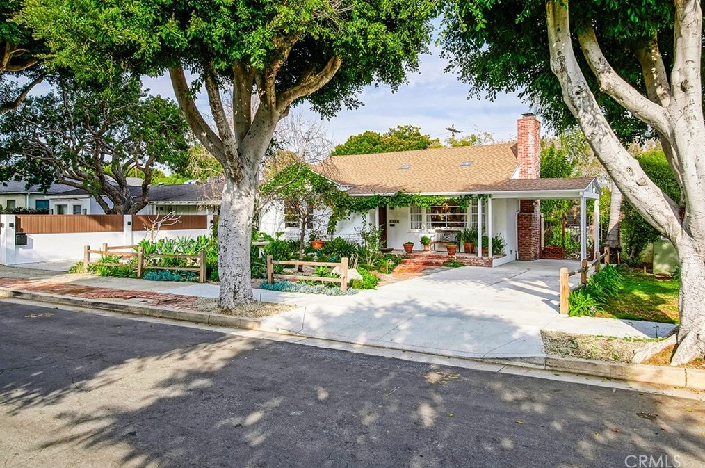 2564 Armacost Ave, Los Angeles CA  90064-2716 exterior