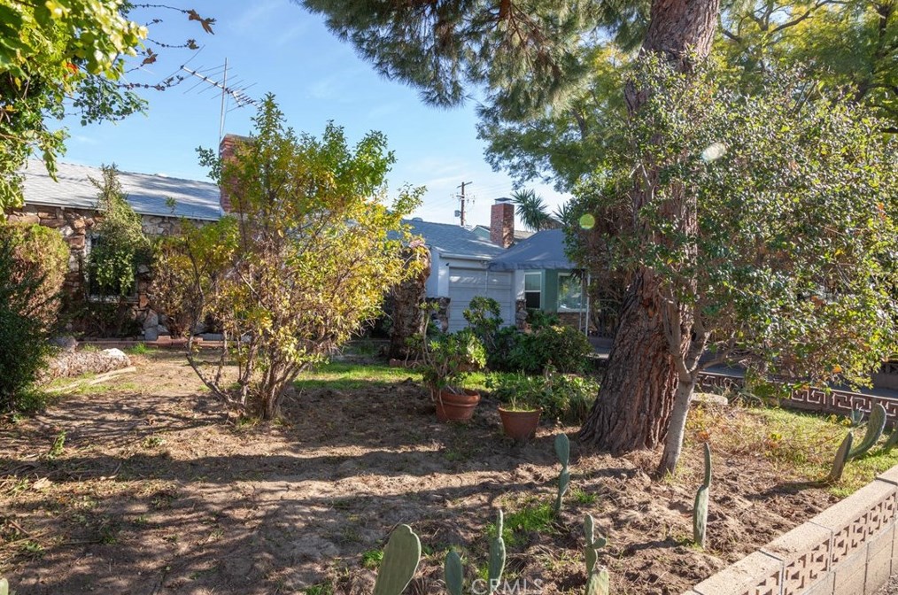 5220 Strohm Ave, North Hollywood, CA 91601