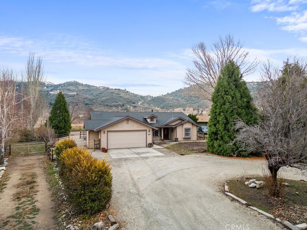 29960 Caddy Ln, Tehachapi, CA 93561