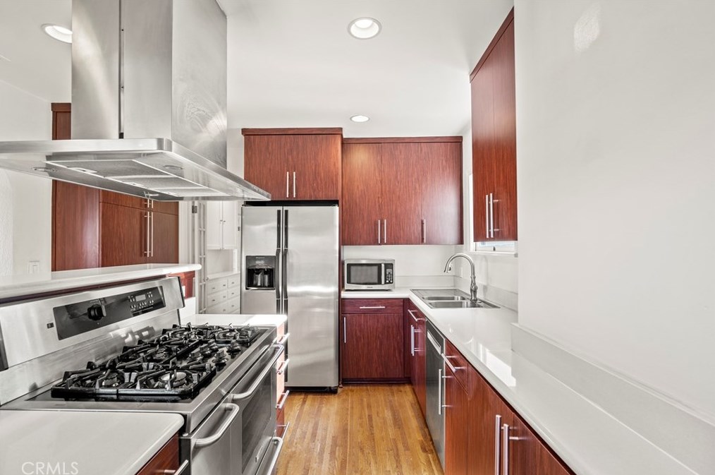 2559 Corralitas Dr, Los Angeles CA  90039-4002 exterior
