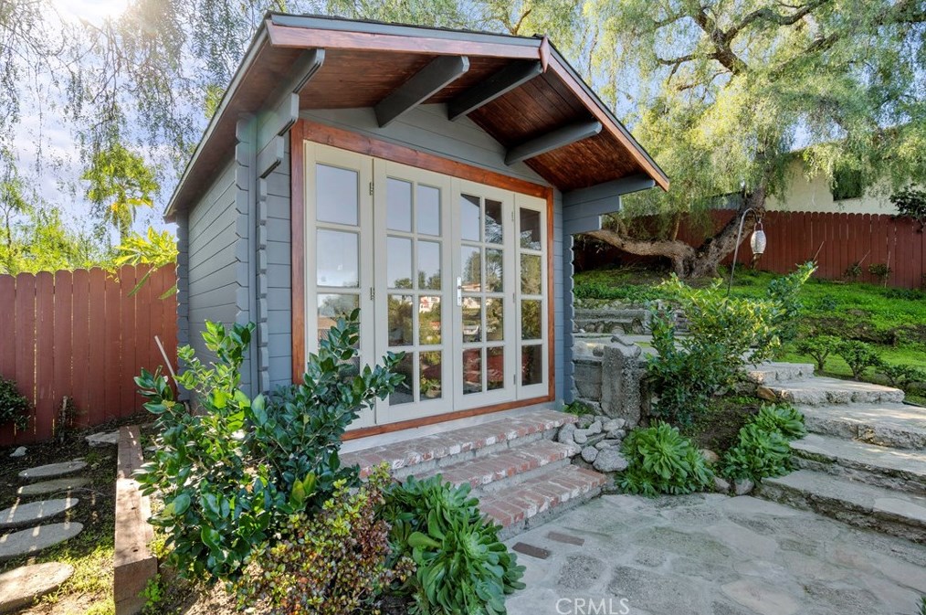 2559 Corralitas Dr, Los Angeles CA  90039-4002 exterior