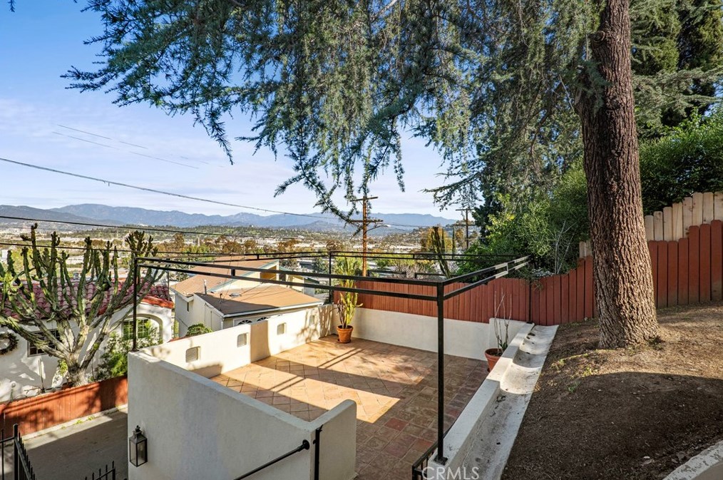 2559 Corralitas Dr, Los Angeles CA  90039-4002 exterior