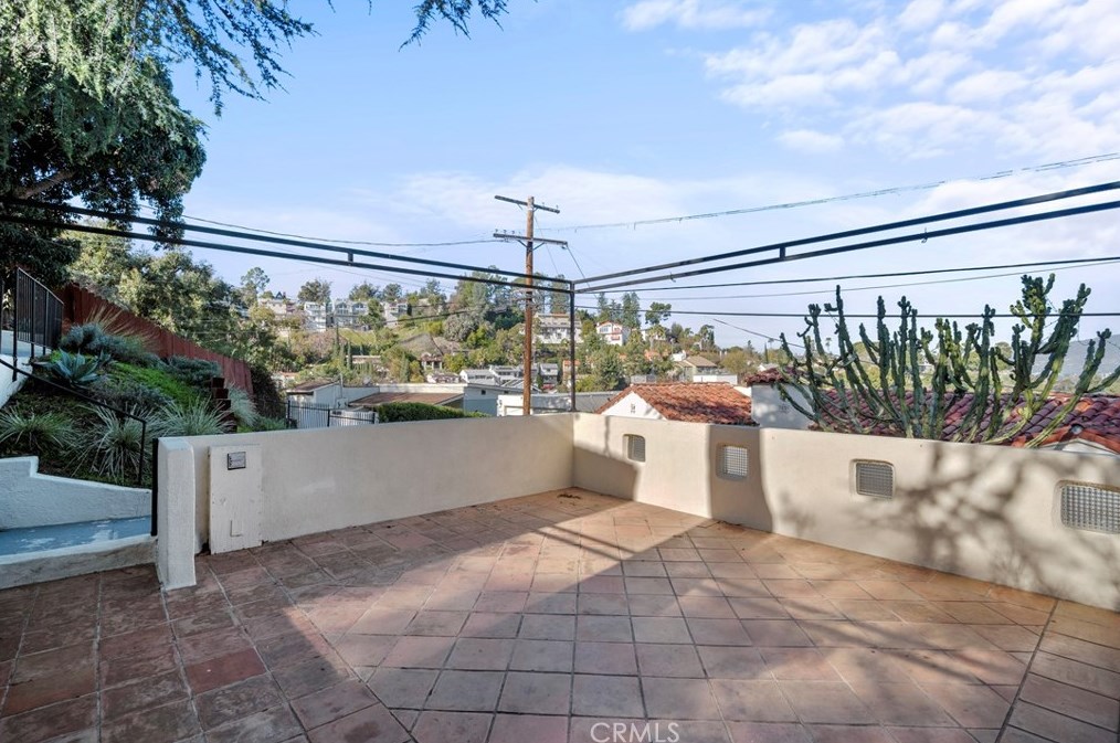2559 Corralitas Dr, Los Angeles CA  90039-4002 exterior