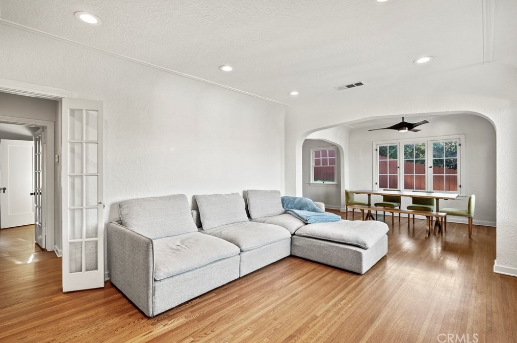 2559 Corralitas Dr, Los Angeles CA  90039-4002 exterior
