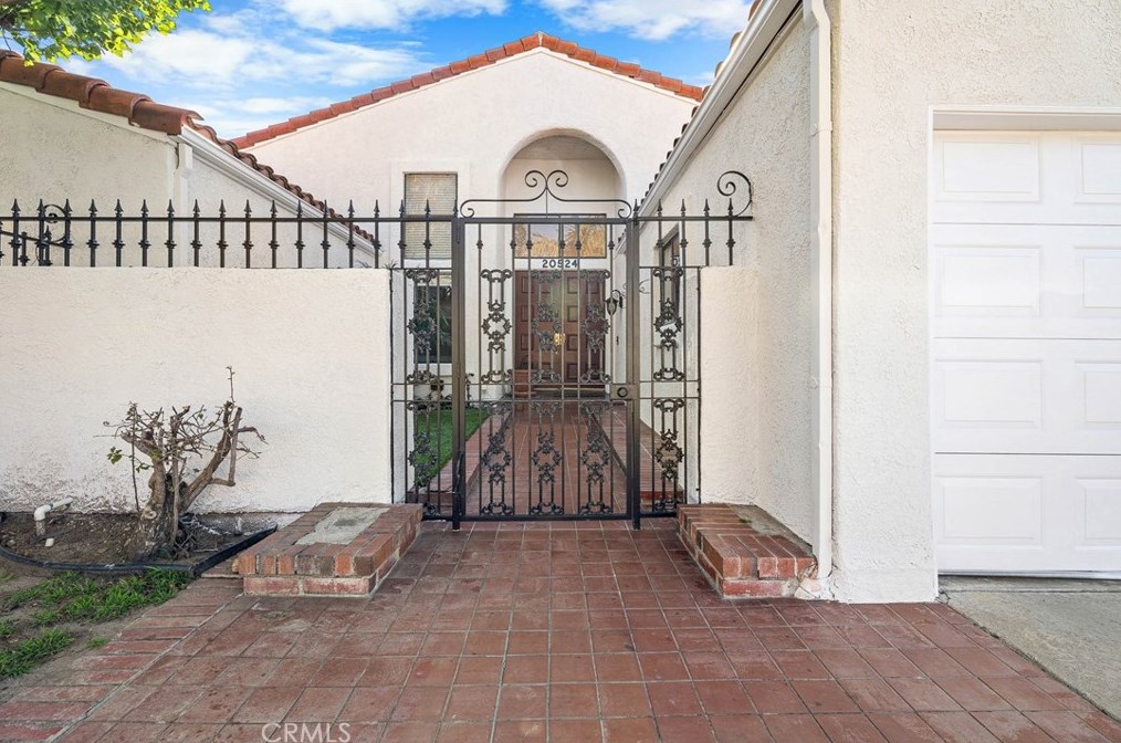 20524 Germain St, Chatsworth, CA 91311-2417