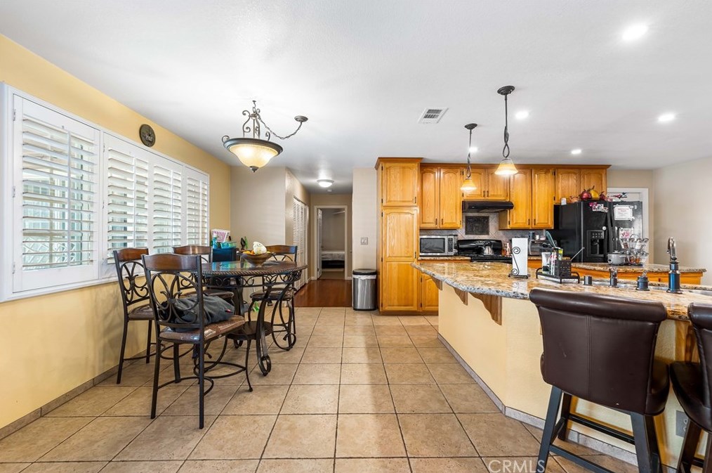 9081 Pinon Ave, Hesperia CA  92345-3773 exterior