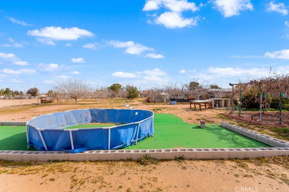 9081 Pinon Ave, Hesperia CA  92345-3773 exterior