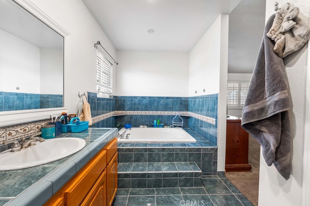 9081 Pinon Ave, Hesperia CA  92345-3773 exterior