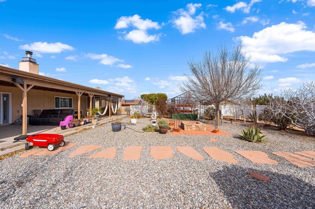 9081 Pinon Ave, Hesperia CA  92345-3773 exterior