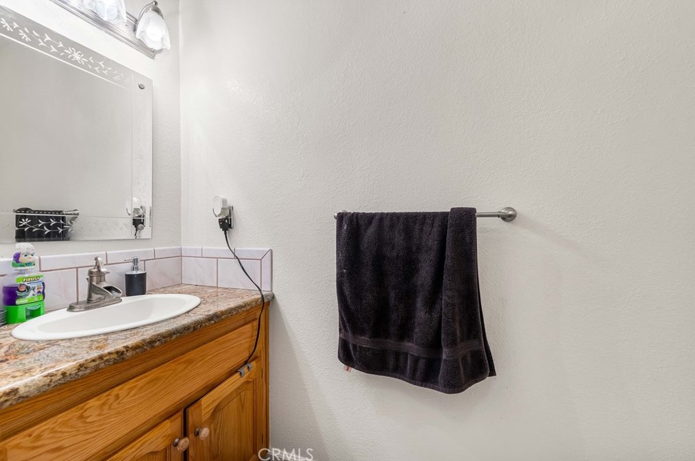 9081 Pinon Ave, Hesperia CA  92345-3773 exterior