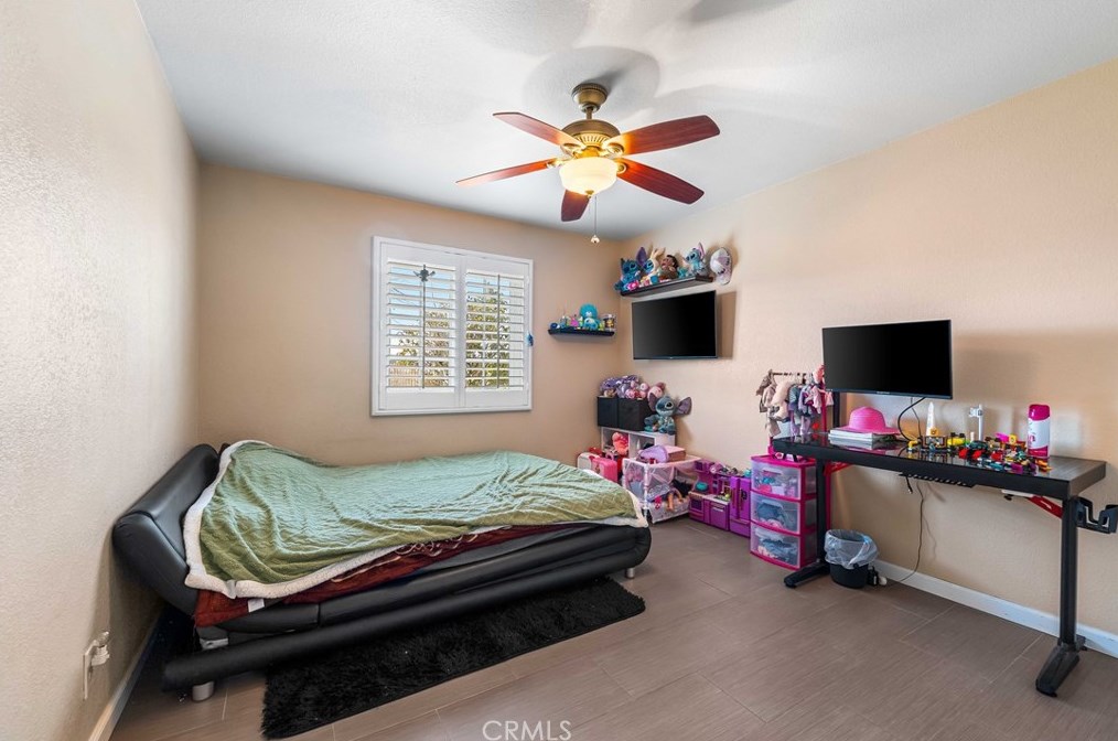 9081 Pinon Ave, Hesperia CA  92345-3773 exterior