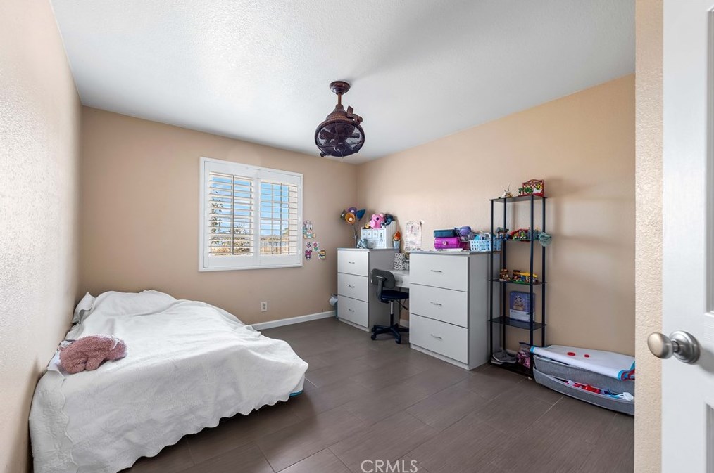 9081 Pinon Ave, Hesperia CA  92345-3773 exterior