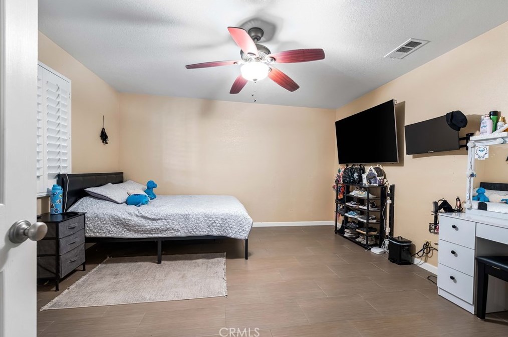 9081 Pinon Ave, Hesperia CA  92345-3773 exterior