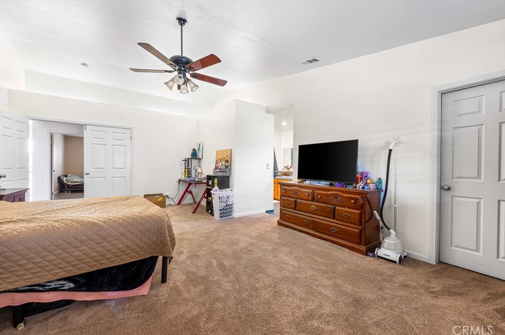 9081 Pinon Ave, Hesperia CA  92345-3773 exterior