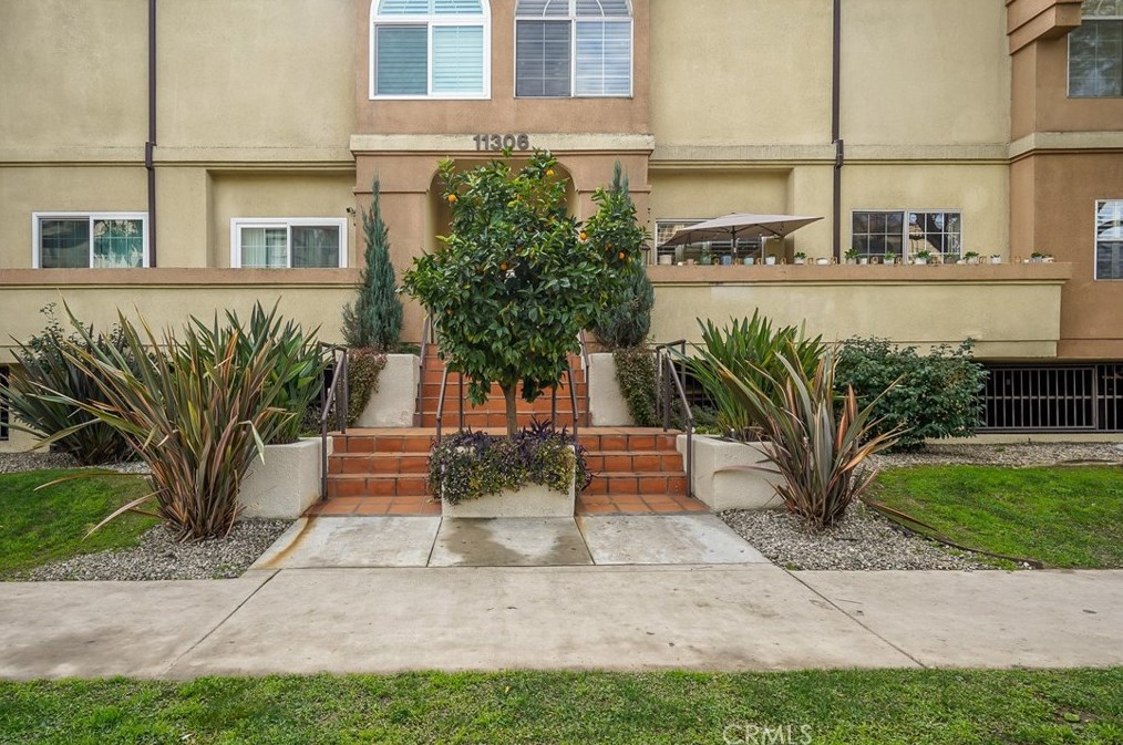 11306 Moorpark St #12, North Hollywood, CA 91602