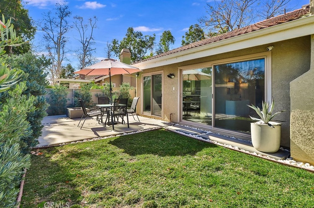 210 Estrellita Ln, Calabasas CA  91377-3717 exterior