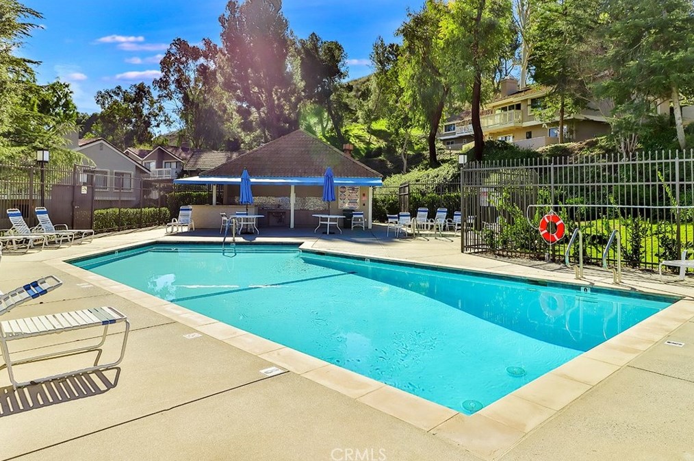 210 Estrellita Ln, Calabasas CA  91377-3717 exterior