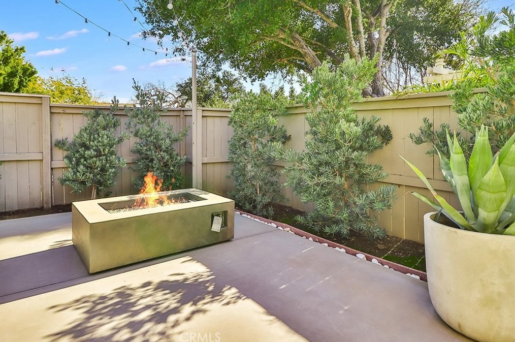 210 Estrellita Ln, Calabasas CA  91377-3717 exterior