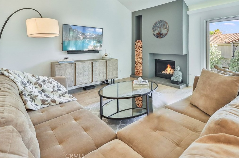 210 Estrellita Ln, Calabasas CA  91377-3717 exterior