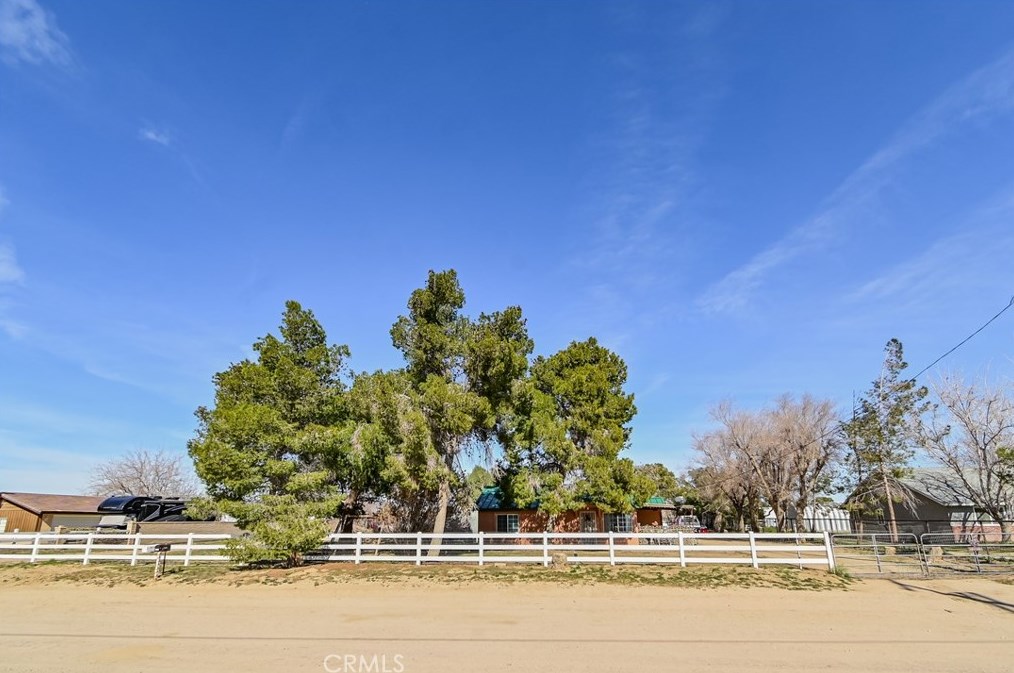 8725 W Ave E4, Lancaster, CA 93536