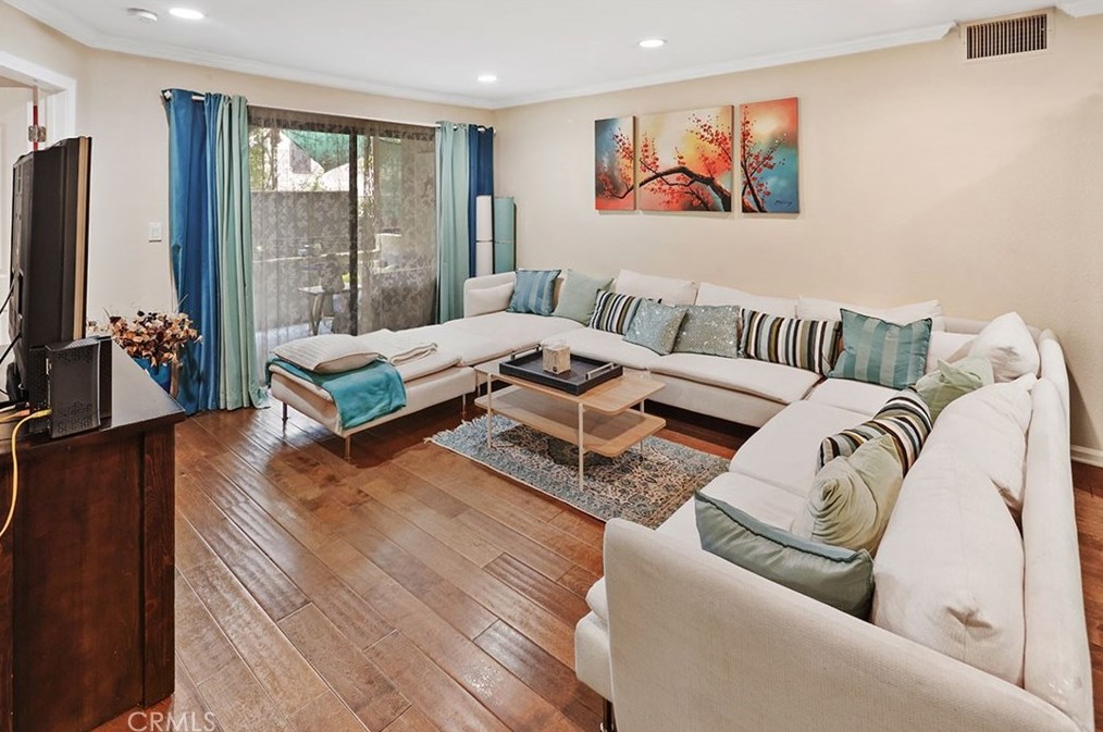 5009 Woodman Ave #109, Van Nuys, CA 91423