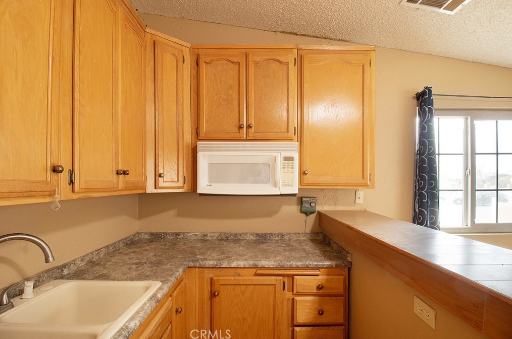 3538 Avenue, Palmdale CA  93551-1279 exterior